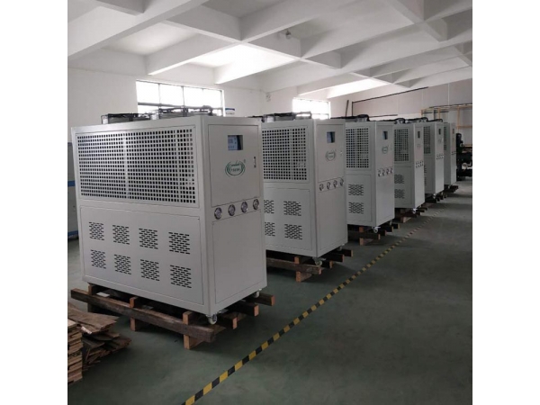 導(dǎo)致冷凍機(jī)組冷媒不足的原因？